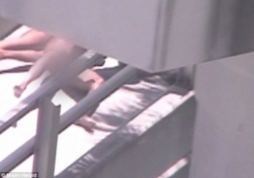 �ֲ�����ʳ���п�ʳ���� ���˰�ɥʬ��Ϯ